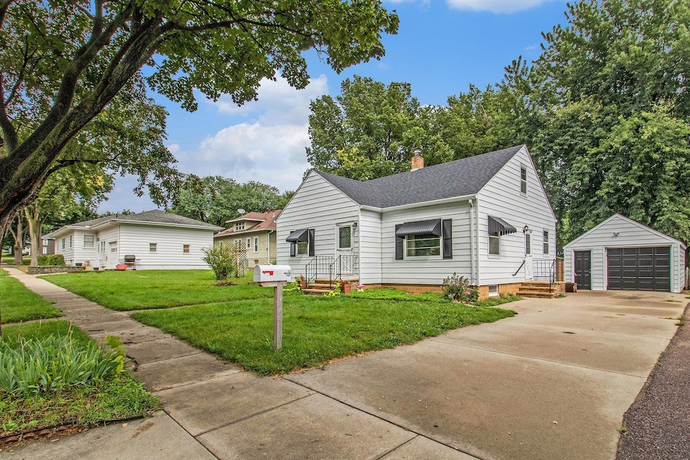 111 S Donaldson St, Luverne, MN 56156 - photo 1