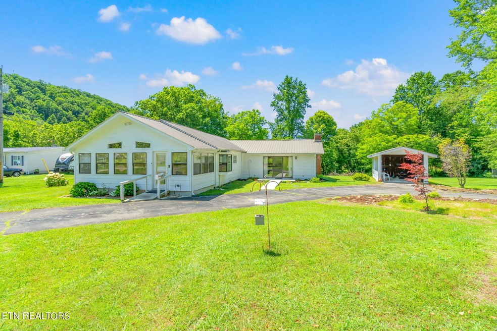 23-web-or-mls-127 Mountain Road-7