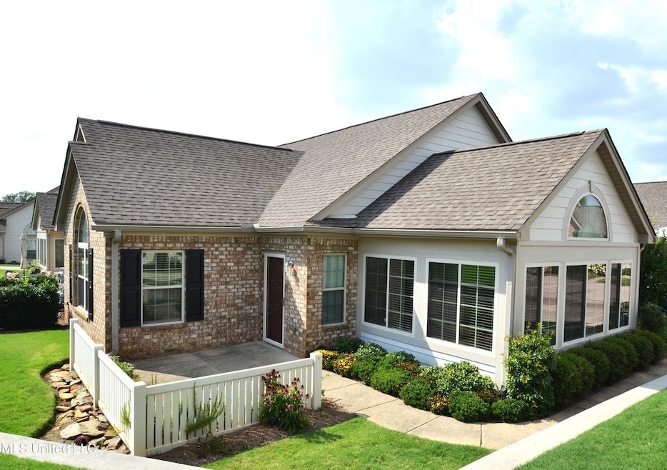 8710 Parkview Oaks Cir, Olive Branch, MS 38654 - photo 1