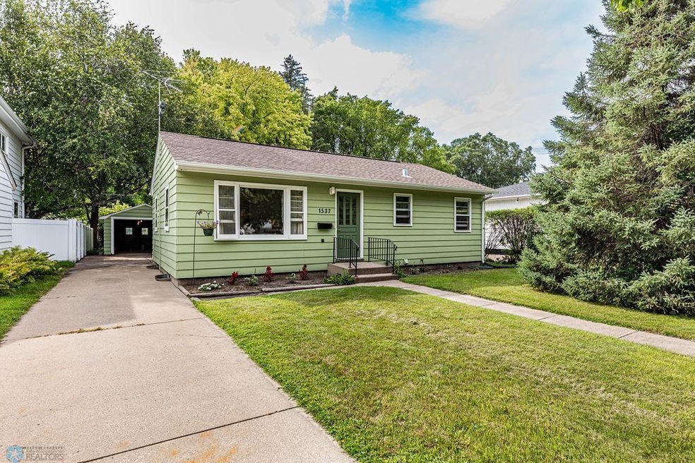 1537 14 1 2 St S, Fargo, ND 58103 - photo 1