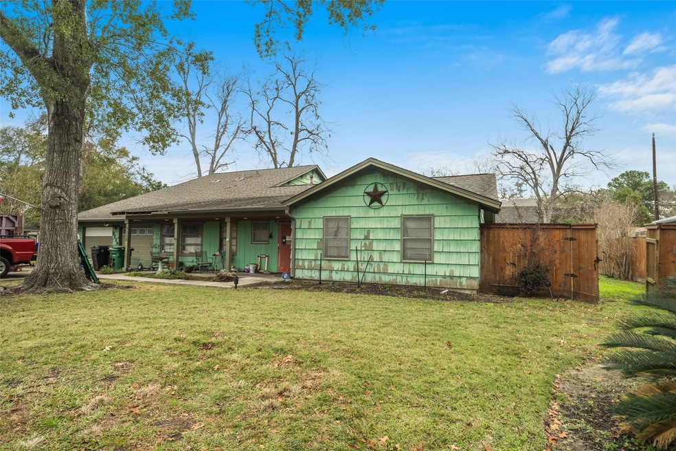 Great investment opportunity!  This is a 2700 sf h