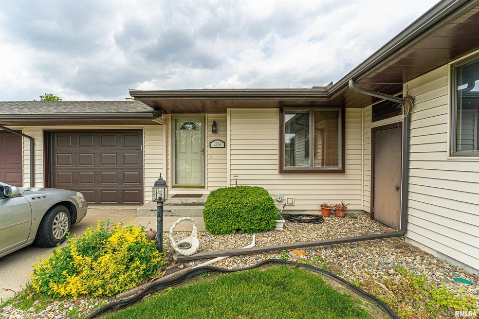 2324 Railsplitter Ave, Lincoln, IL 62656 - photo 1