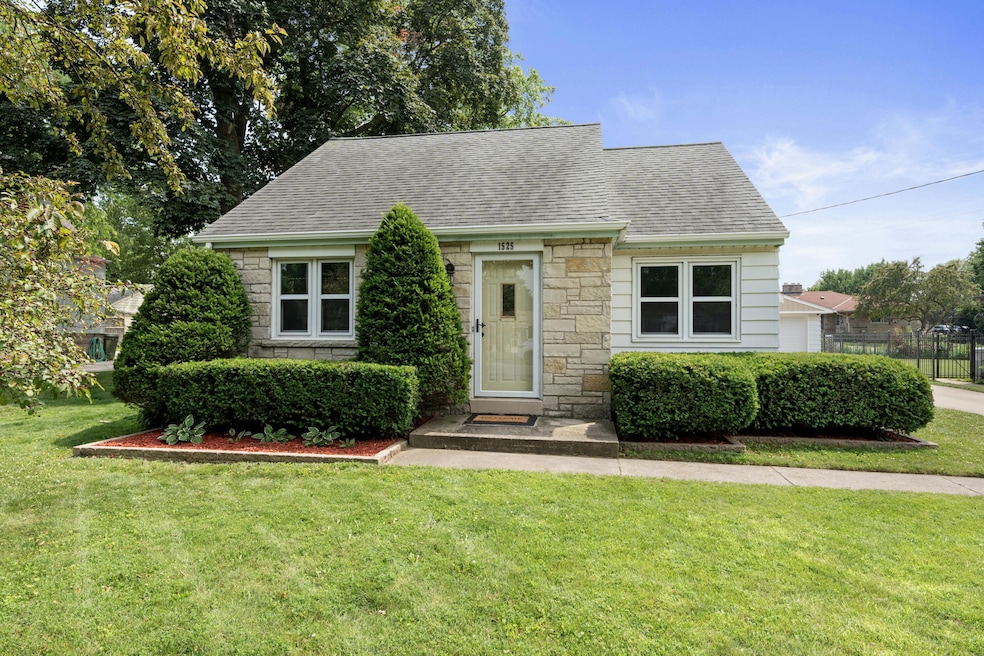 Welcome to 1525 E Morgan Ave!