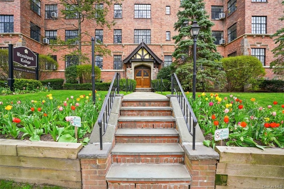 292 Main St unit 3D, White Plains, NY 10601 - photo 1