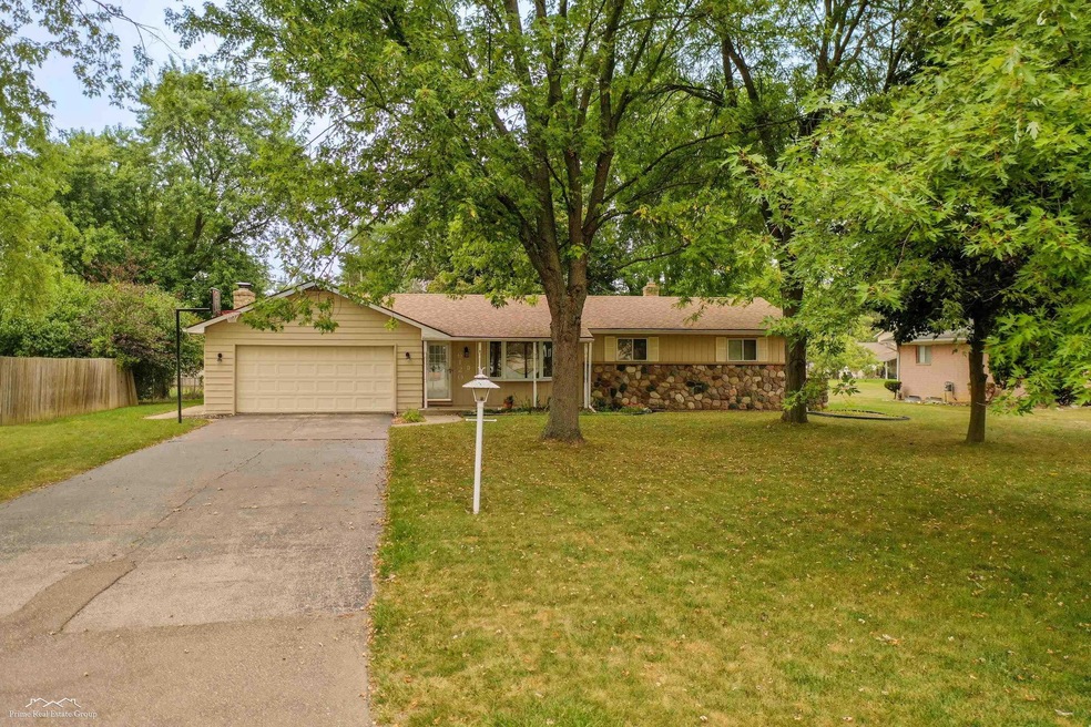 6120 Lancaster Dr, Flint, MI 48532 - photo 1
