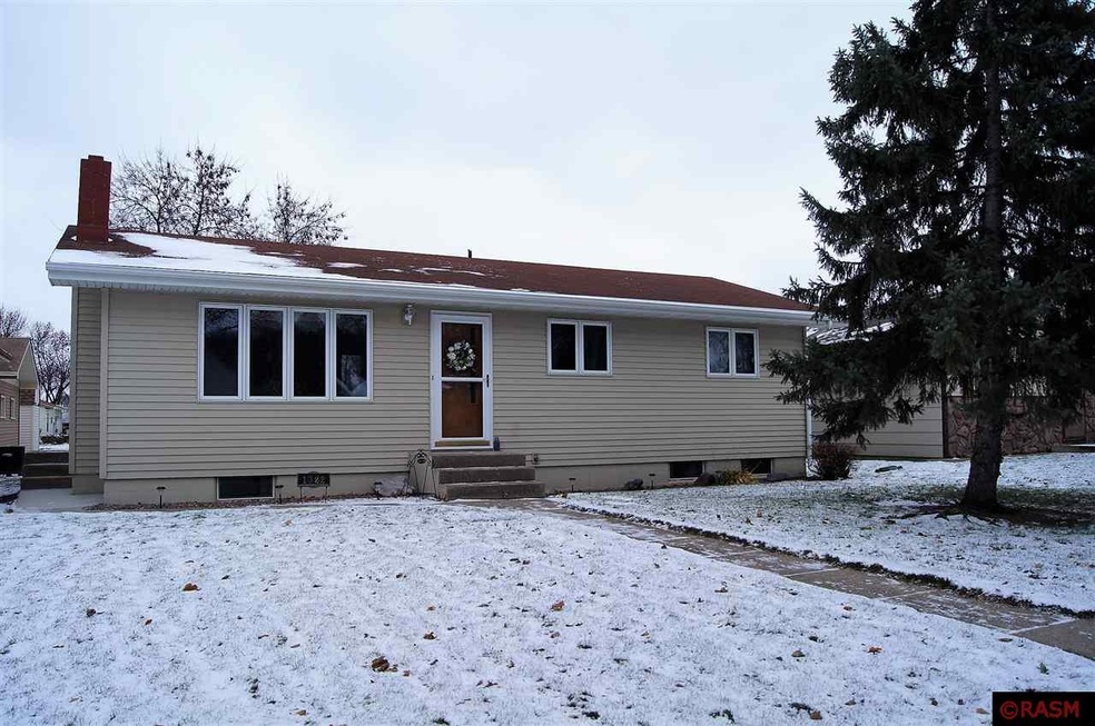 1322 N Jefferson St, New Ulm, MN 56073 - photo 1