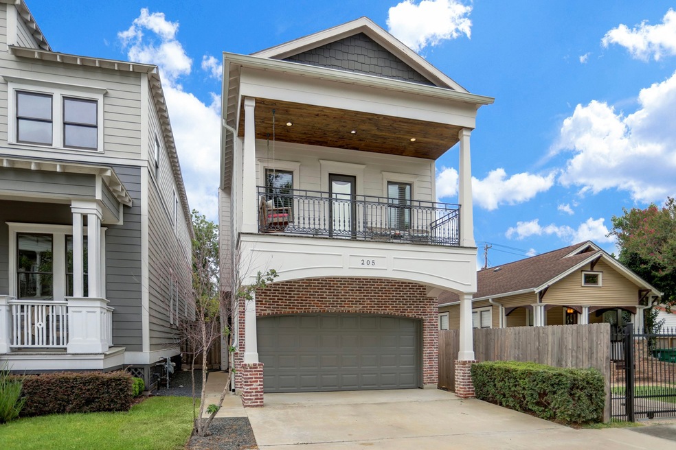 205 E 26th St, Houston, TX 77008 - photo 1