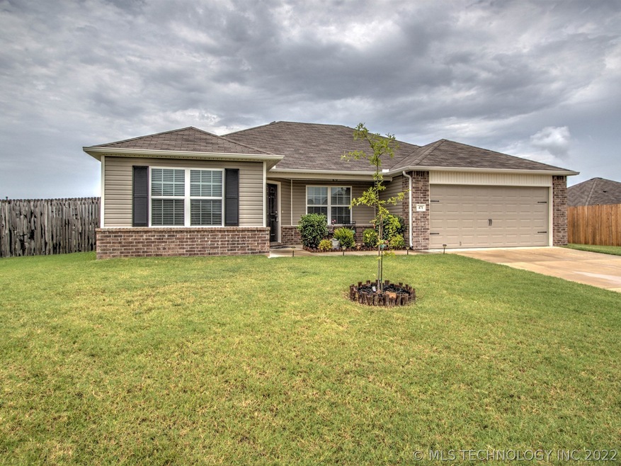 Immaculate single story home on huge 1/3 acre +/-