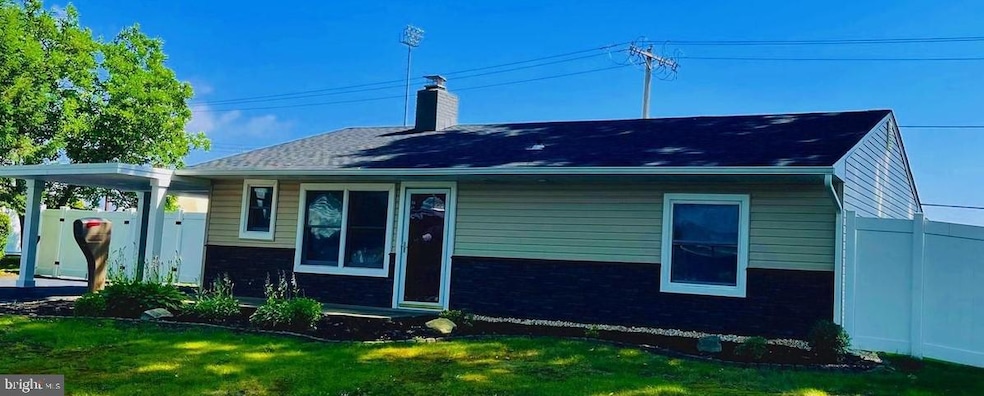 306 Blue Ridge Dr, Levittown, PA 19057 - photo 1