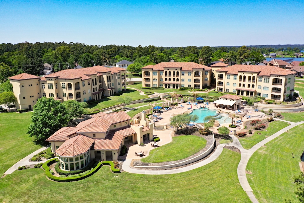 Picturesque Lake Conroe backdrop at Playa Vista