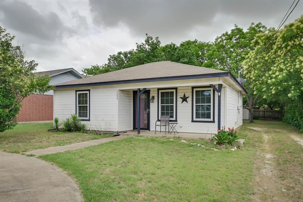 1205 Country Club Rd, Cleburne, TX 76033 - photo 1