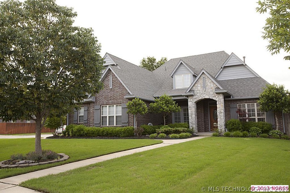 5 Bedroom/ 3 Bath home in Broadway Park