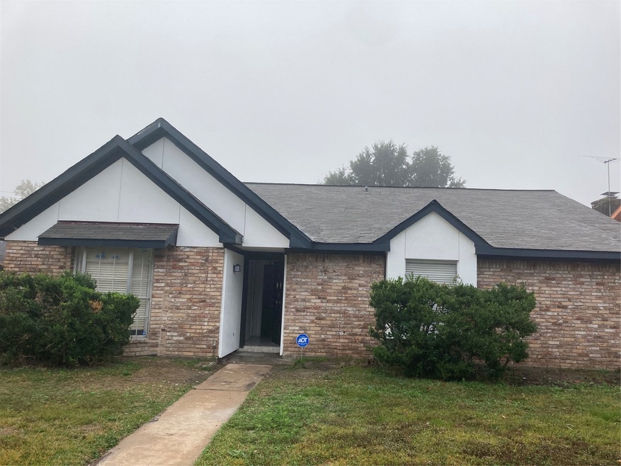 4027 Lemon Tree Ln, Houston, TX 77088 - photo 1