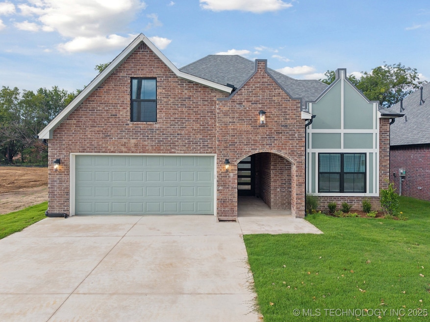 213 W Broadway St, Owasso, OK 74055 - photo 1