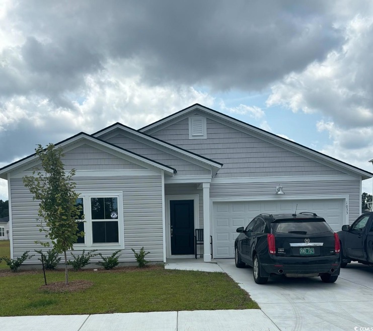 View of front of house featuring a garage and a fr