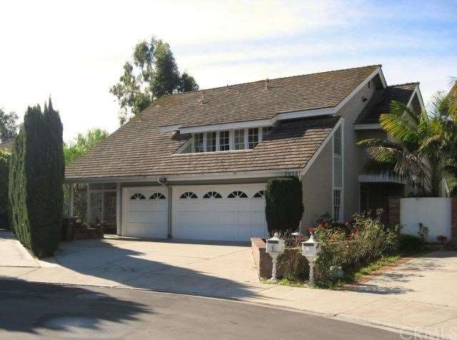 Comfortable family home w/pool, spa, and a lovely 