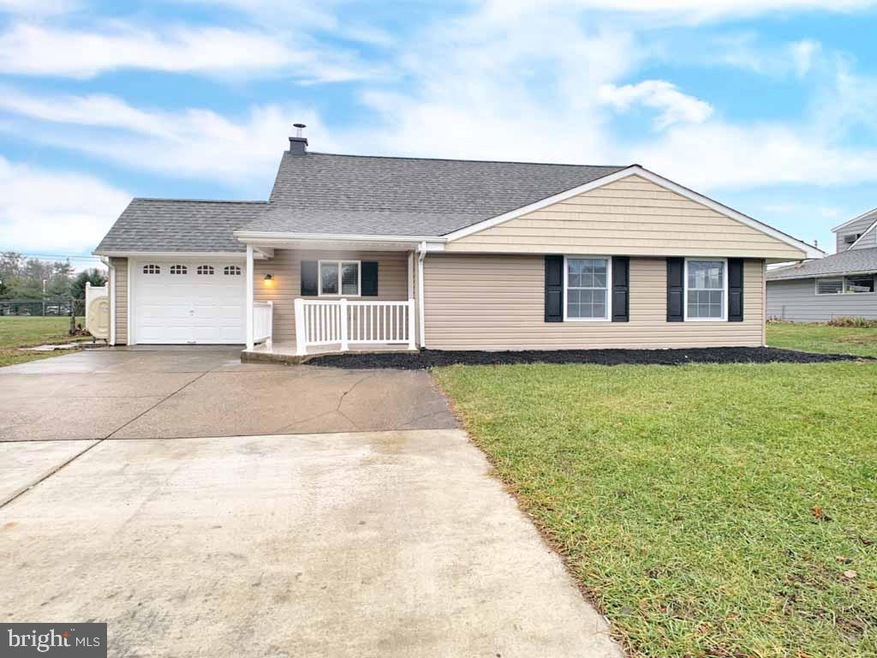 15 Dolphin Rd, Levittown, PA 19056 - photo 1