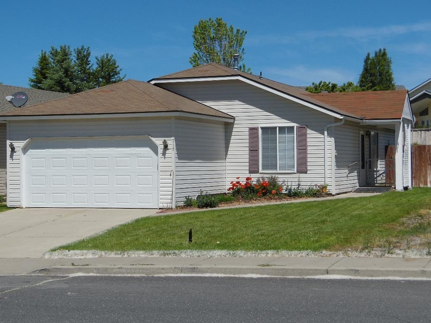 717 E Tara Lee Ave, Medical Lake, WA 99022 - photo 1