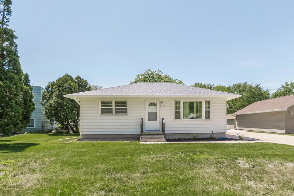 3413 Carlton Dr, Cedar Falls, IA 50613 - photo 1