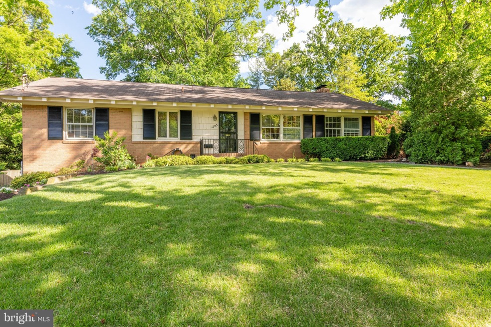 1203 Gatewood Dr, Alexandria, VA 22307 - photo 1