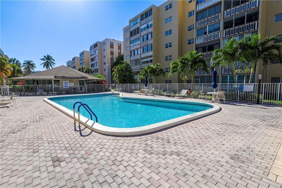 233 NE 14th Ave unit 402, Hallandale Beach, FL 33009 - photo 1