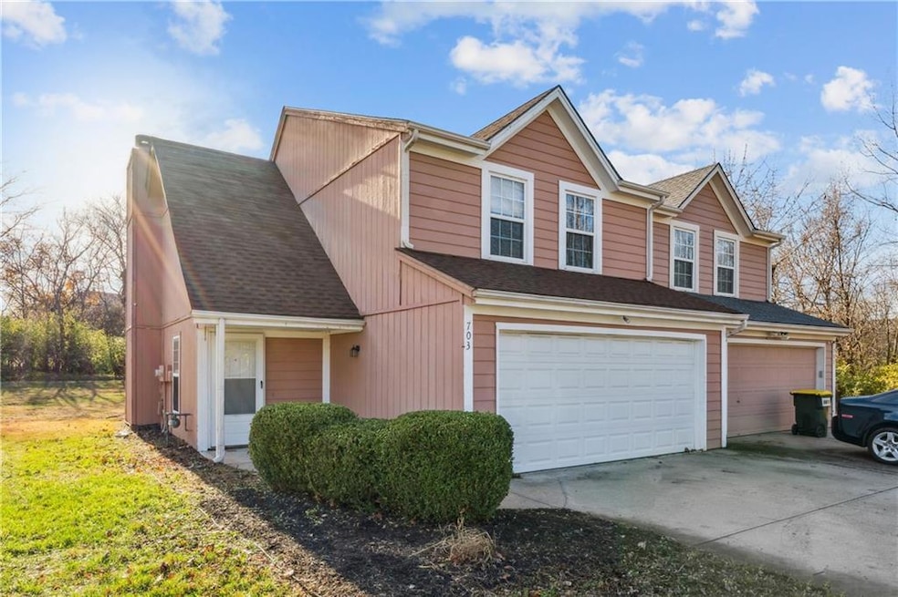 703 NE Swann Cir, Lees Summit, MO 64086 - photo 1