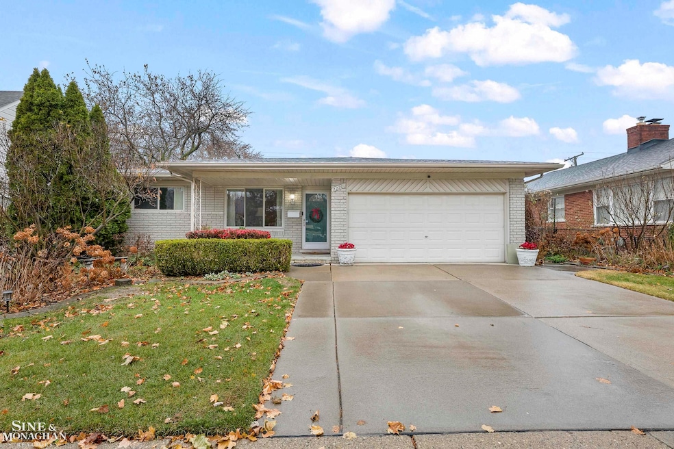 22201 Benjamin St, Saint Clair Shores, MI 48081 - photo 1