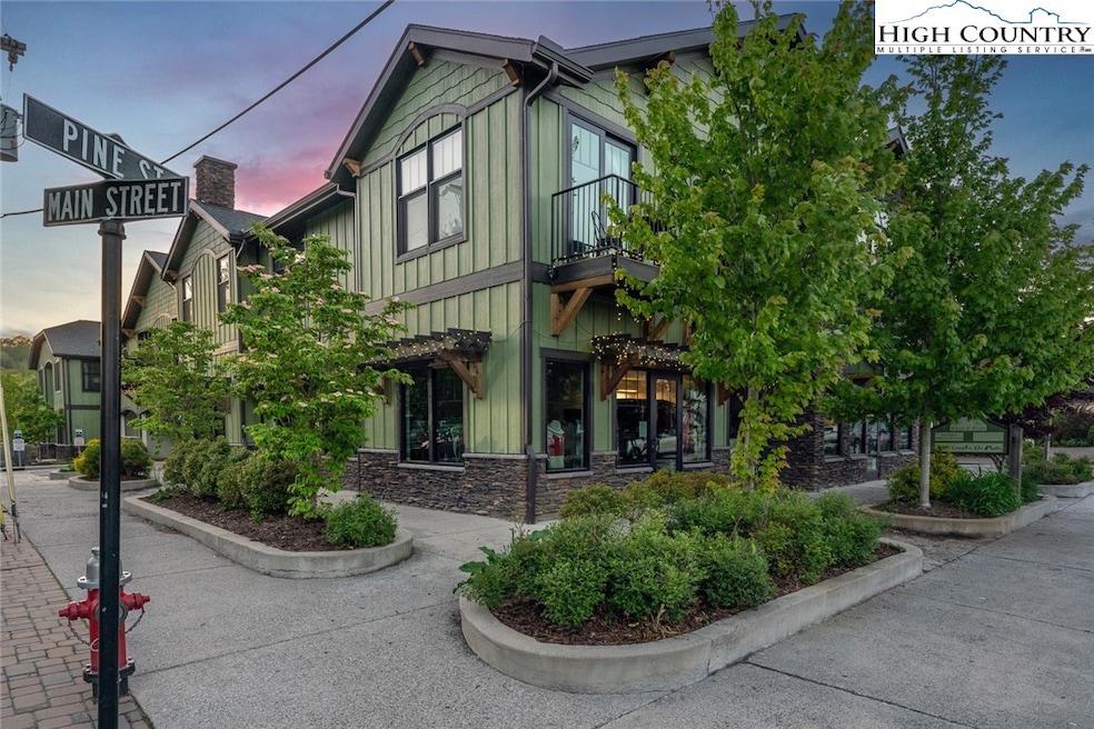 1150 Main & Pine-built in 2020