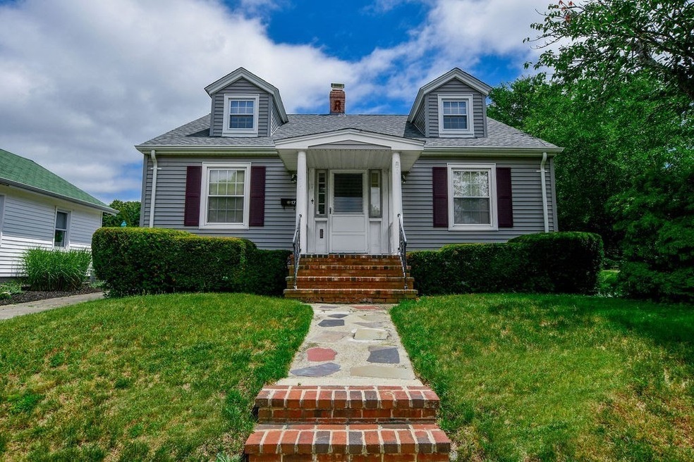 17 Sycamore St, Fairhaven, MA 02719 - photo 1