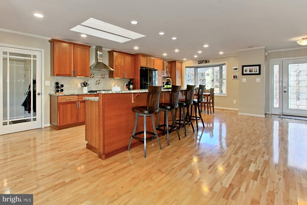 12225 Folkstone Dr, Herndon, VA 20171 - photo 1