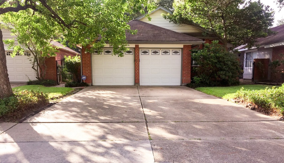 8626 Laurel Trails Dr, Houston, TX 77095 - photo 1