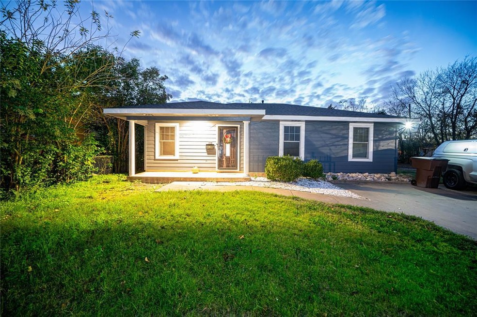 1409 N Breckenridge St, Ennis, TX 75119 - photo 1