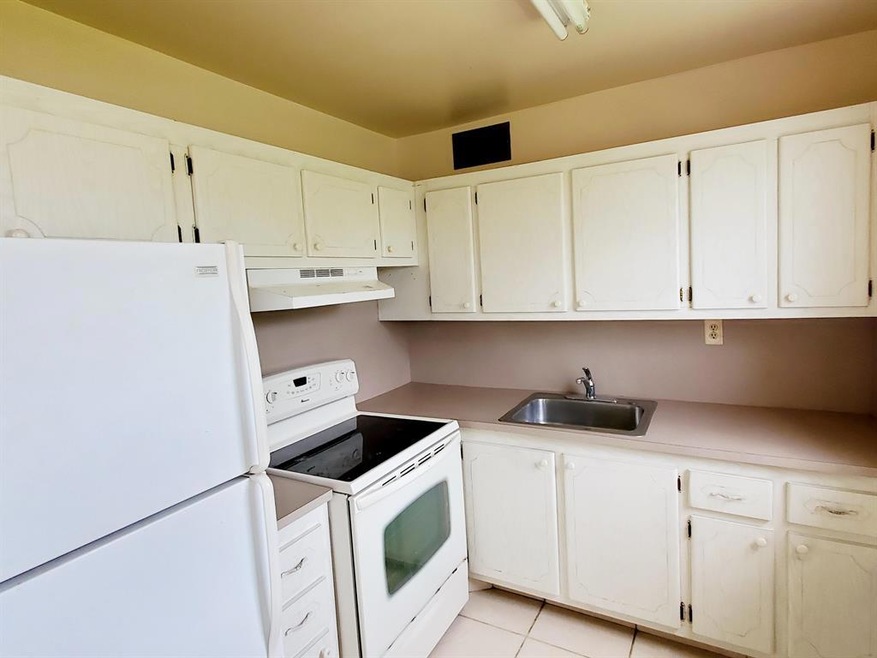 370 Sheffield O, West Palm Beach, FL 33417 - photo 1