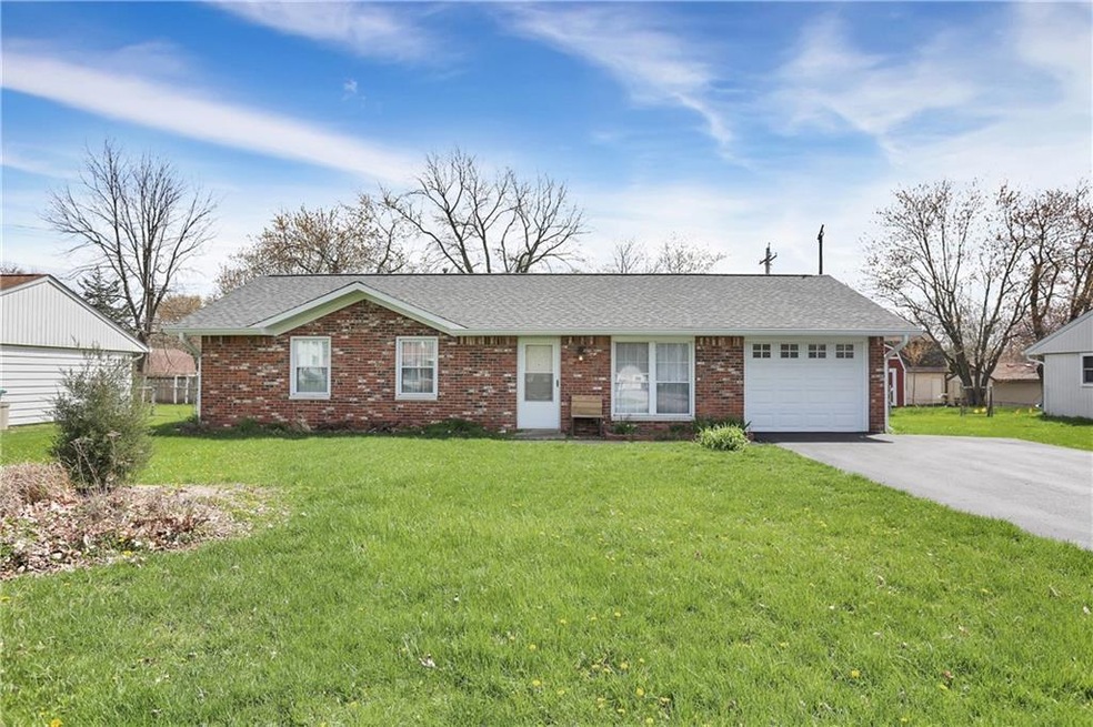 211 Tracy Rd, Whiteland, IN 46184 - photo 1