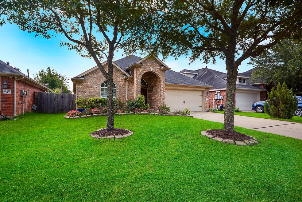 Welcome Home to 2831 Chalet Knolls Lane!
