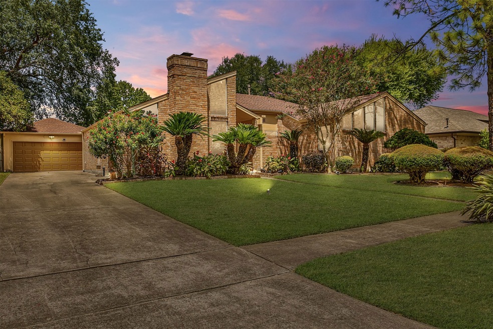 5602 Moss Glenn Ln, Houston, TX 77088 - photo 1