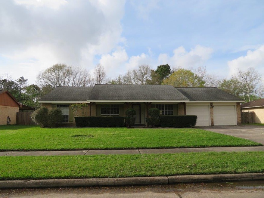 1301 Bayou Oak Dr, Friendswood, TX 77546 - photo 1