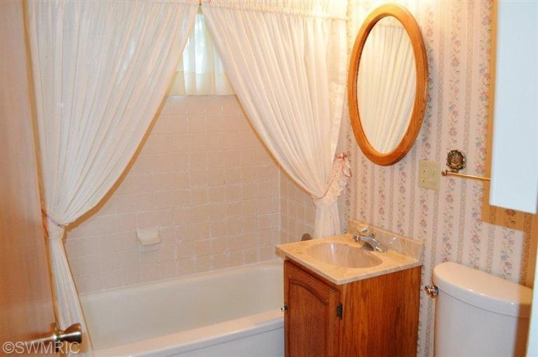 1877 Baldwin Dr, Niles, MI 49120 - photo 1