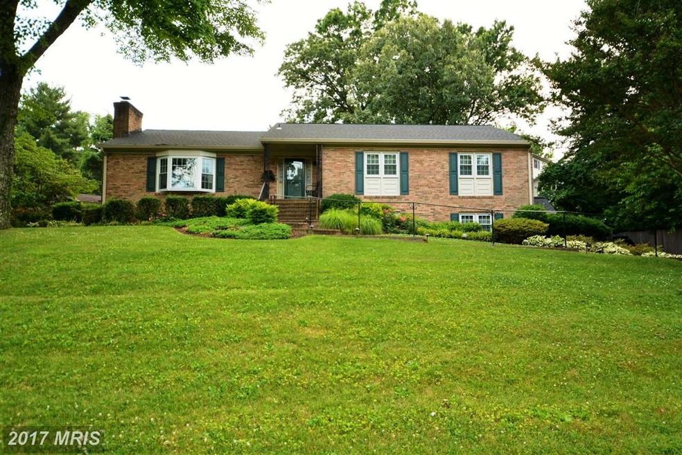 1911 Windmill Ln, Alexandria, VA 22307 - photo 1