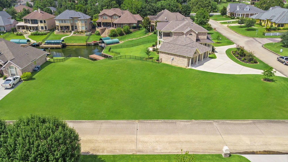 Oh the dream home can dream on this 17,433 sqft lot!  *per appraisal district