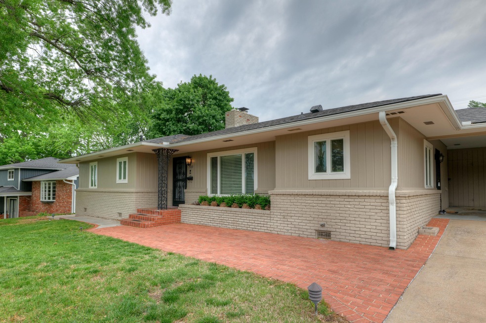 2529 E 14th St.