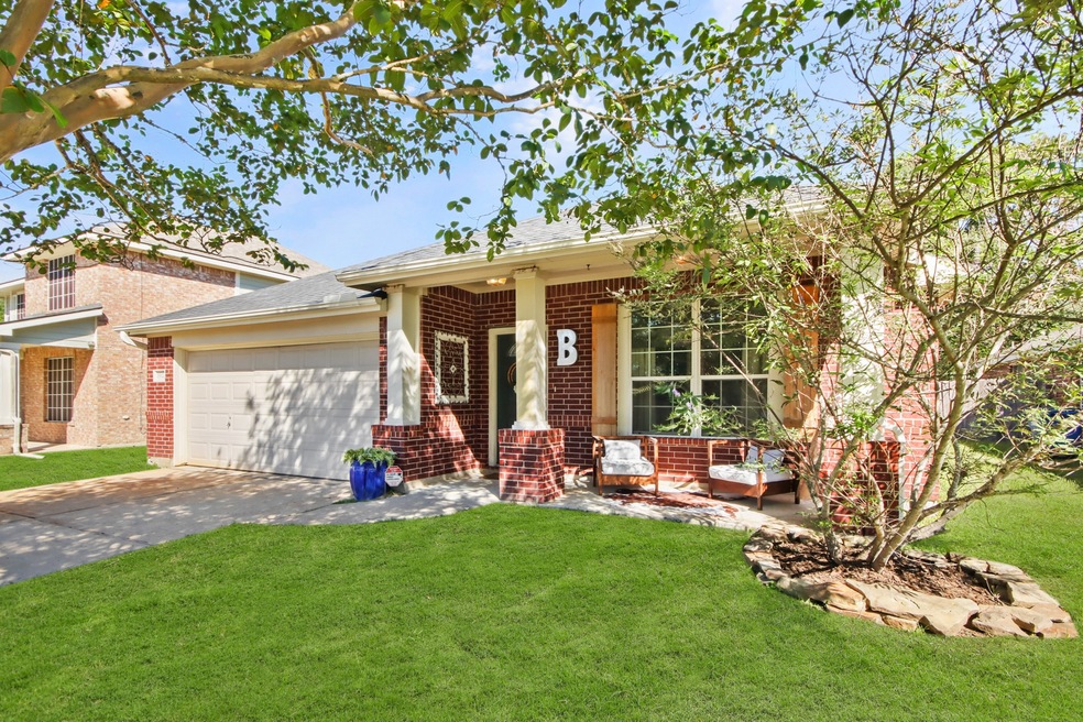 18922 Squirrel Oaks Dr, Magnolia, TX 77355 - photo 1