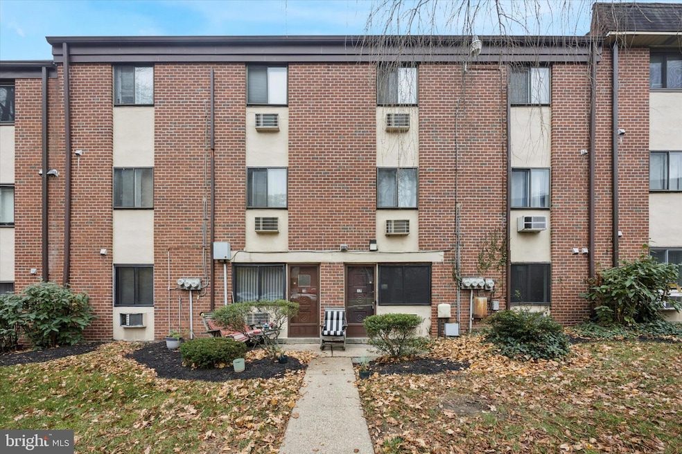 100 E Glenolden Ave unit D17, Glenolden, PA 19036 - photo 1