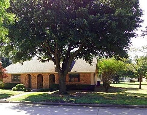 806 W Oak St, Celina, TX 75009 - photo 1