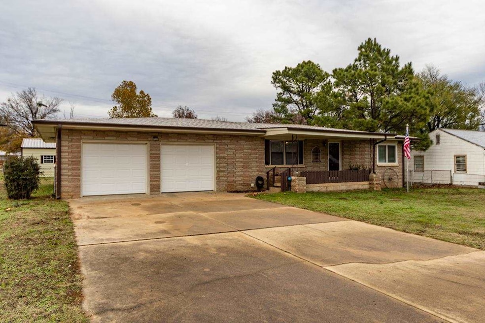 1232 E 3rd St, Cushing, OK 74023 - photo 1