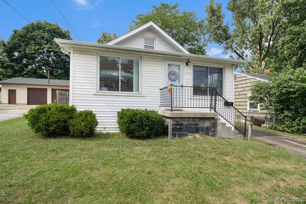 3406 Brandon St, Flint, MI 48503 - photo 1