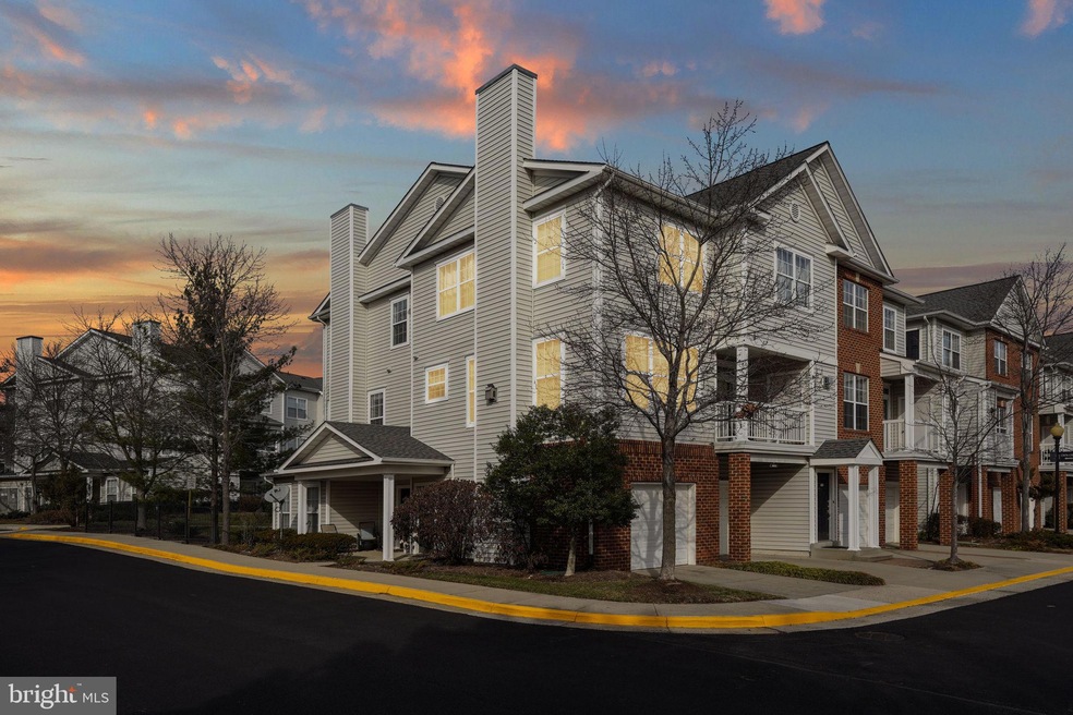 13046 Cabin Creek Rd unit 13046, Herndon, VA 20171 - photo 1