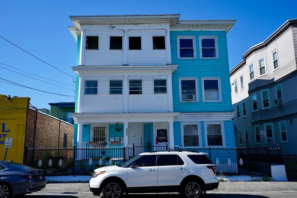 298-298A Lawrence St, Lawrence, MA 01841 - photo 1