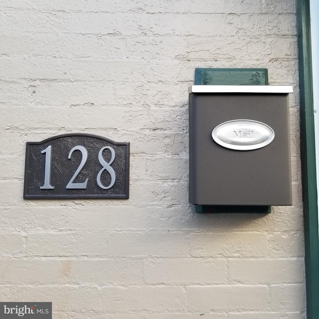 128 N Locust St, Hagerstown, MD 21740 - photo 1