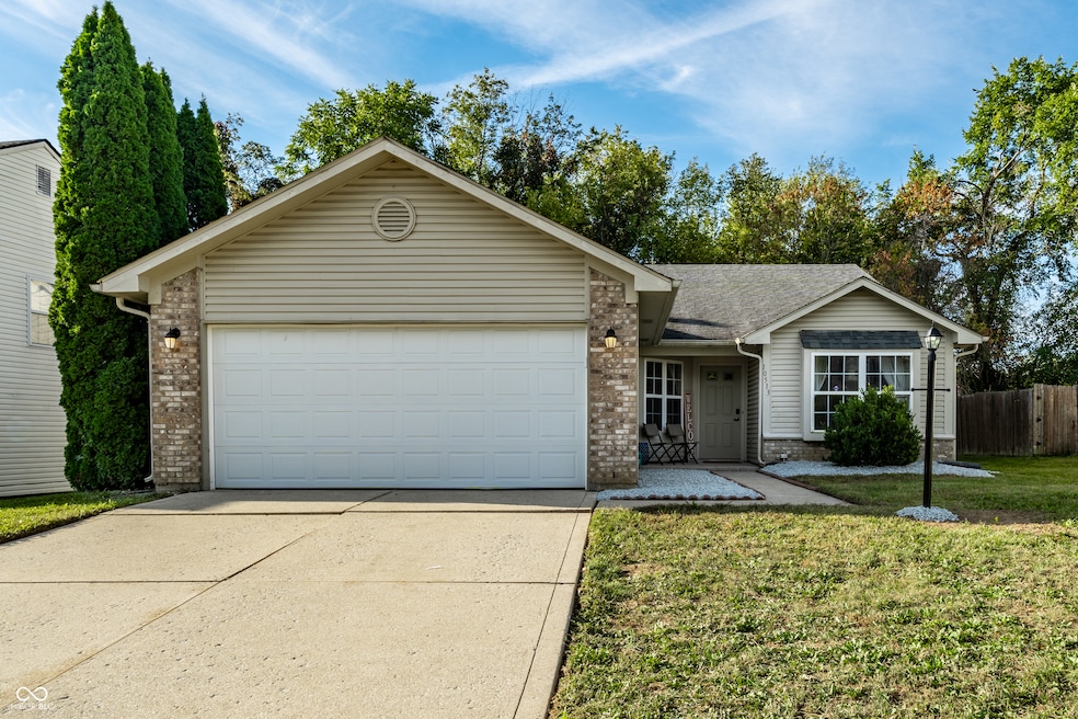 10513 Blue Springs Ln, Fishers, IN 46037 - photo 1